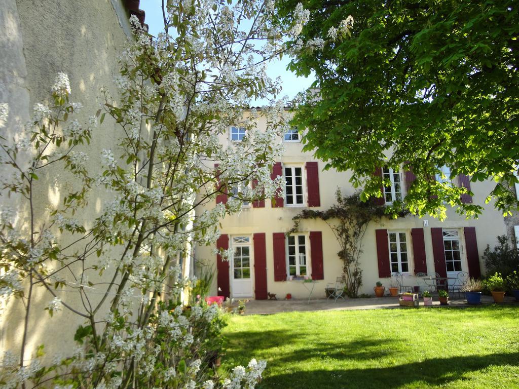 Vouhé Le Logis De La Poupeliere Bed & Breakfast エクステリア 写真