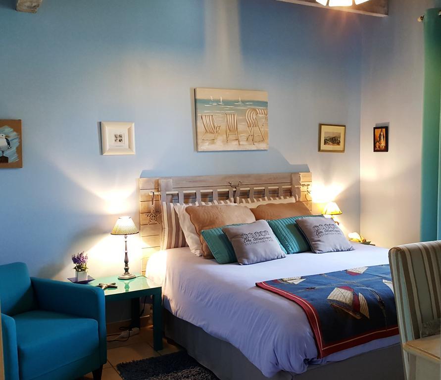 Vouhé Le Logis De La Poupeliere Bed & Breakfast エクステリア 写真