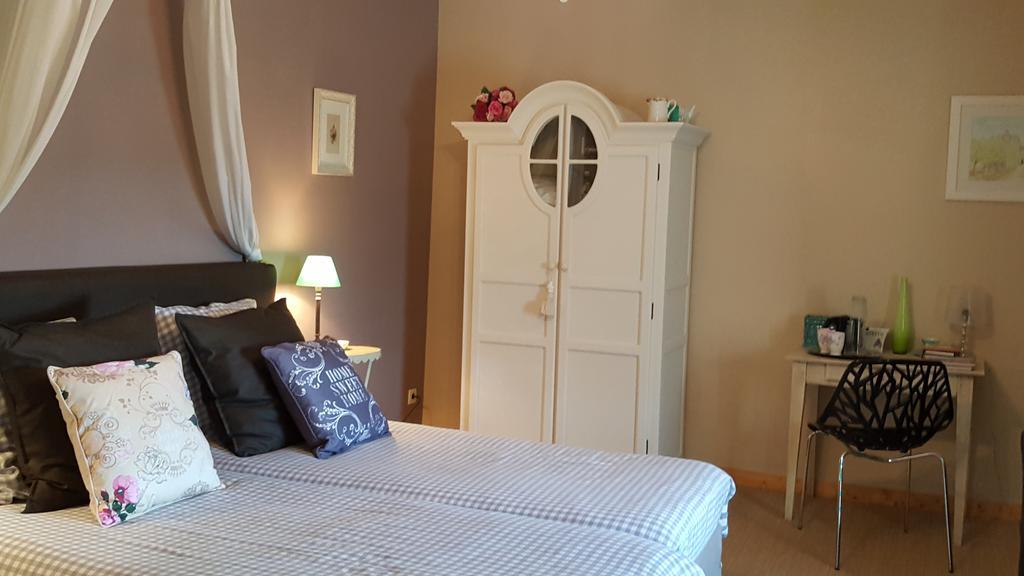 Vouhé Le Logis De La Poupeliere Bed & Breakfast エクステリア 写真