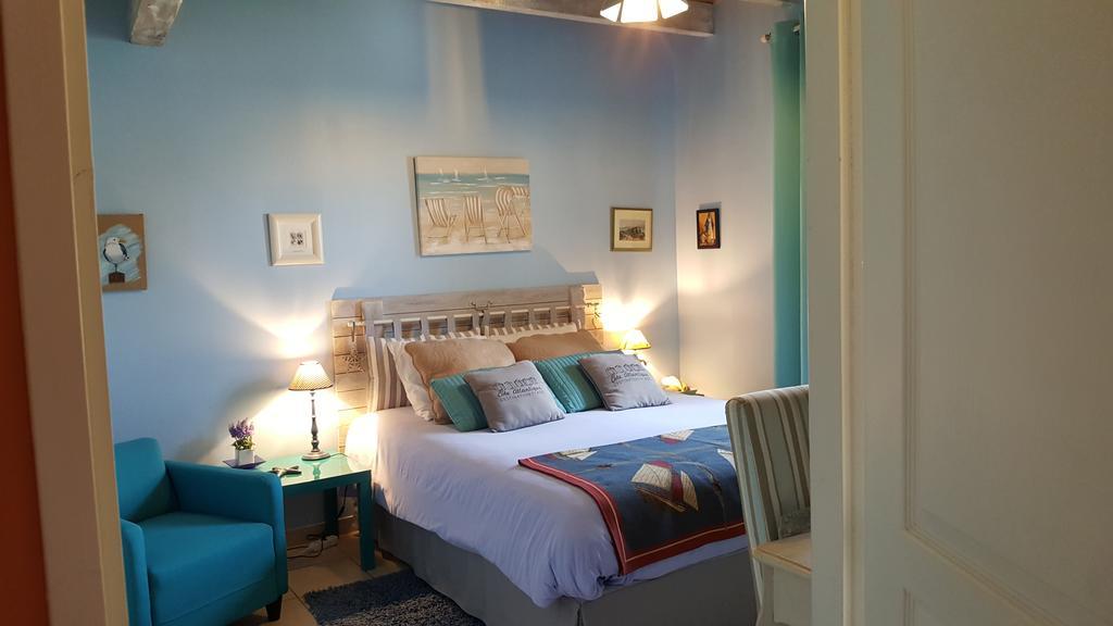 Vouhé Le Logis De La Poupeliere Bed & Breakfast エクステリア 写真