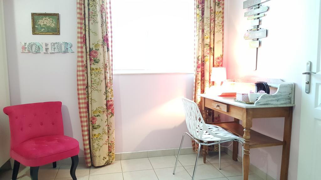 Vouhé Le Logis De La Poupeliere Bed & Breakfast エクステリア 写真