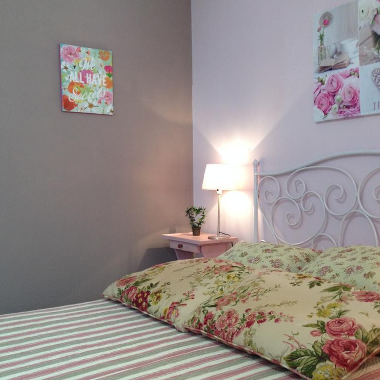 Vouhé Le Logis De La Poupeliere Bed & Breakfast エクステリア 写真