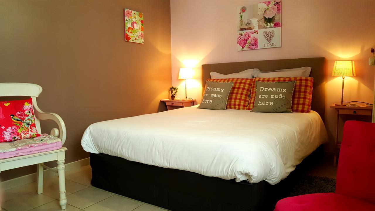 Vouhé Le Logis De La Poupeliere Bed & Breakfast エクステリア 写真