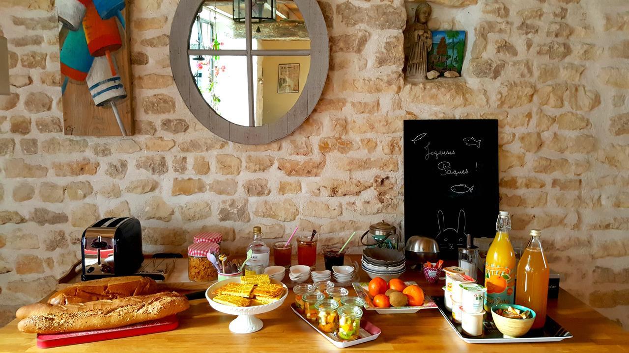 Vouhé Le Logis De La Poupeliere Bed & Breakfast エクステリア 写真