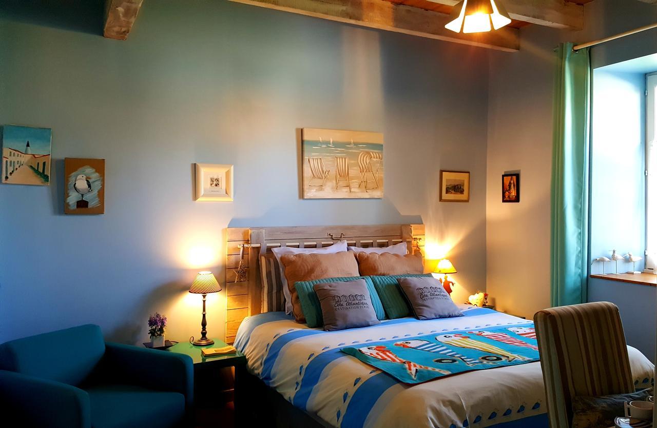 Vouhé Le Logis De La Poupeliere Bed & Breakfast エクステリア 写真
